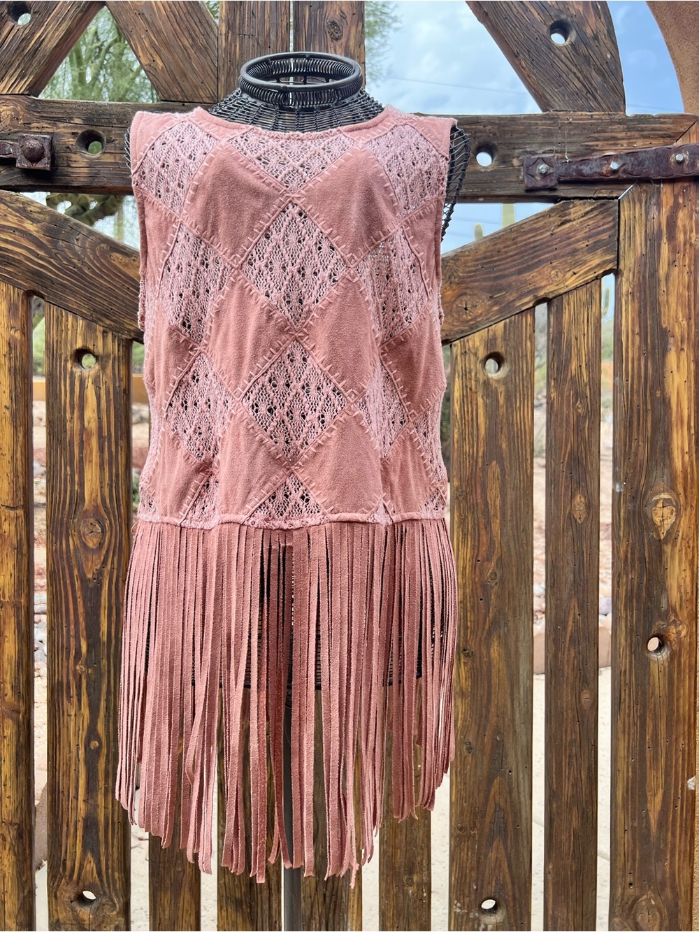 En Creme Dusty Rose Crochet Knit Fringe Crop Top